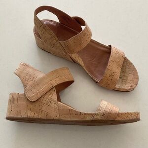 GENTLE SOULS  by Kenneth Cole  Gianna Strap Wedge Sandals Brown Size 9 LIKE NEW